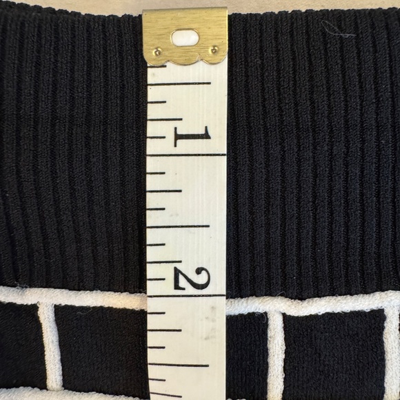 Akris Punto Black & White Grid Knit Pencil Skirt – Size 8 - Picture 6 of 11